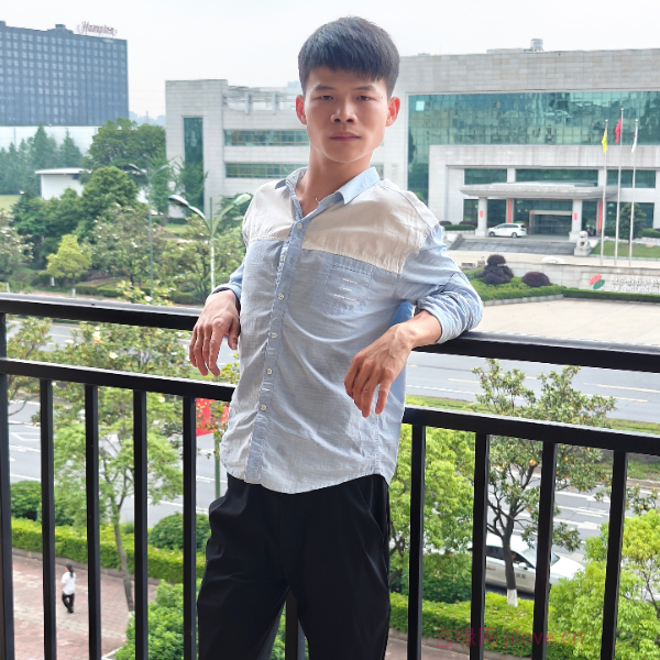 湖南28岁单身帅哥真诚找对象-梅州征婚相亲网