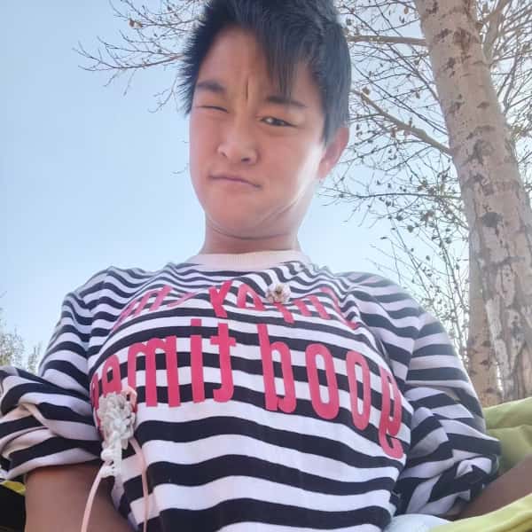 内蒙古23岁单身美女真诚找对象-梅州征婚相亲网